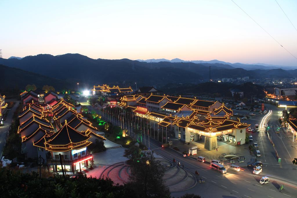 Wudangshan Yinjie Holiday Hotel Danjiangkou ภายนอก รูปภาพ