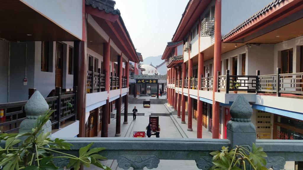 Wudangshan Yinjie Holiday Hotel Danjiangkou ภายนอก รูปภาพ