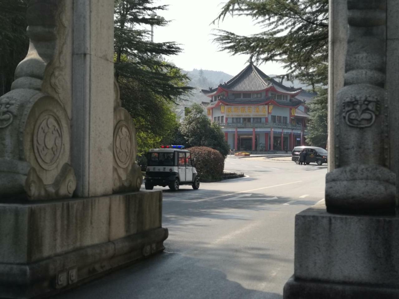 Wudangshan Yinjie Holiday Hotel Danjiangkou ภายนอก รูปภาพ